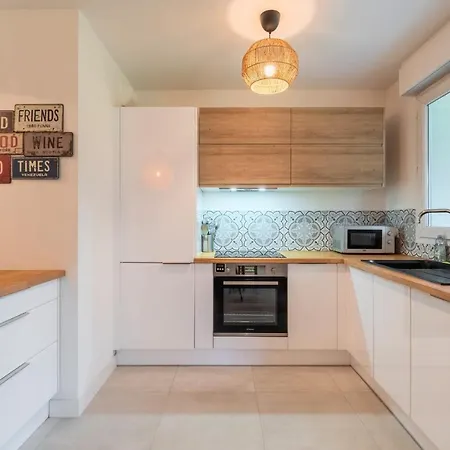 - Beautiful T2 For 2 People Parking !