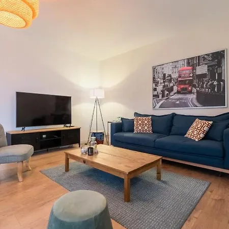 - Beautiful T2 For 2 People Parking !