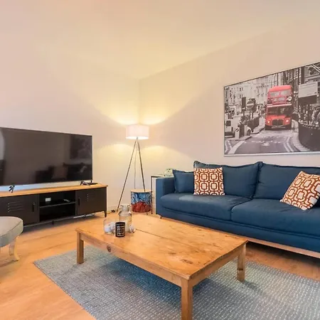 - Beautiful T2 For 2 People Parking ! Apartamento *