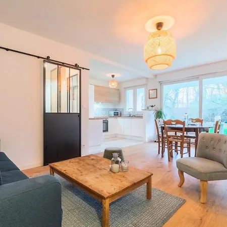 - Beautiful T2 For 2 People Parking !