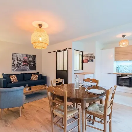 - Beautiful T2 For 2 People Parking ! *