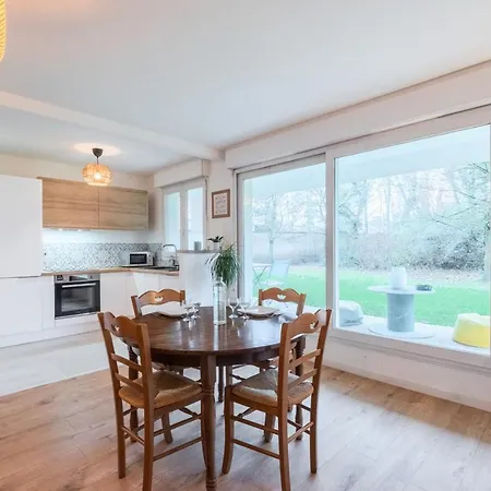 - Beautiful T2 For 2 People Parking !