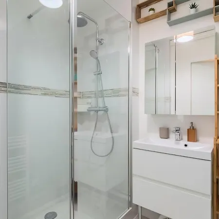 - Beautiful T2 For 2 People Parking ! Apartamento *